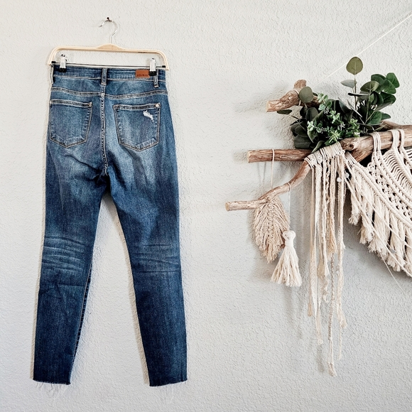 Judy Blue High Rise Medium Wash Distressed Raw Hem Button Fly Skinny Jeans 5/27 - Picture 3 of 9